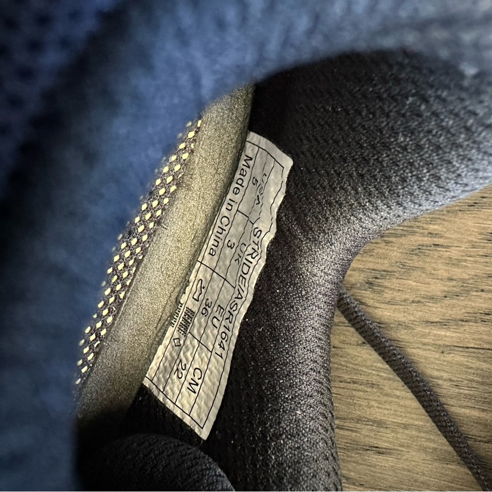 Vionic Sneakers - Picture 3 of 7